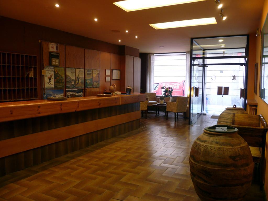 Hotel Pradas Jaca Exterior foto