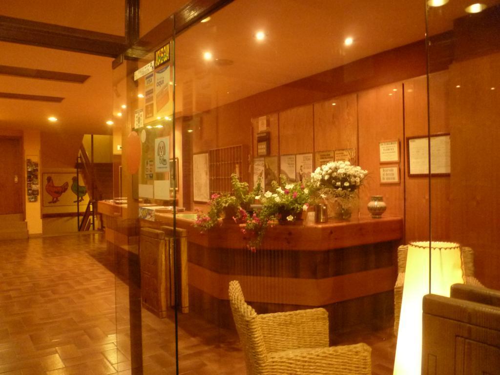 Hotel Pradas Jaca Exterior foto
